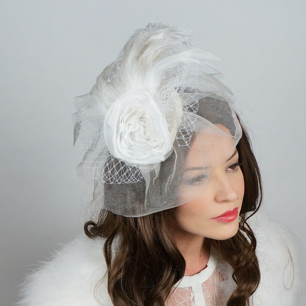 Blanca Fascinator Ostrich/Rooster Schlappen --White